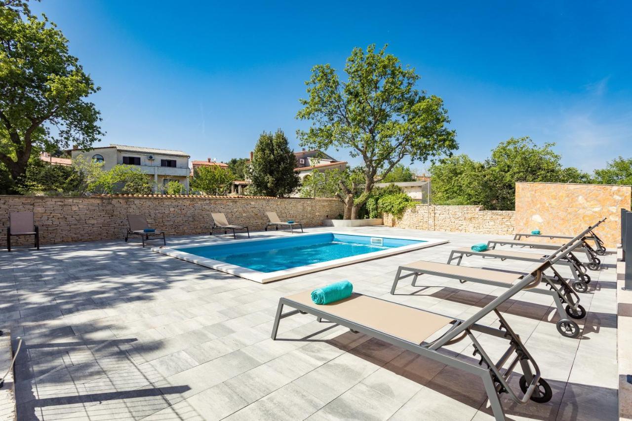 Apartments Cesare With Shared Pool Ližnjan Eksteriør billede